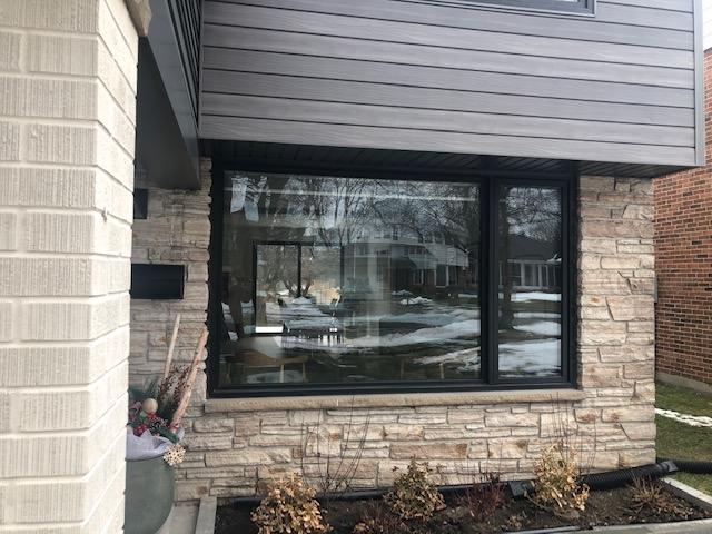 aluminum-windows-Toronto-living-room