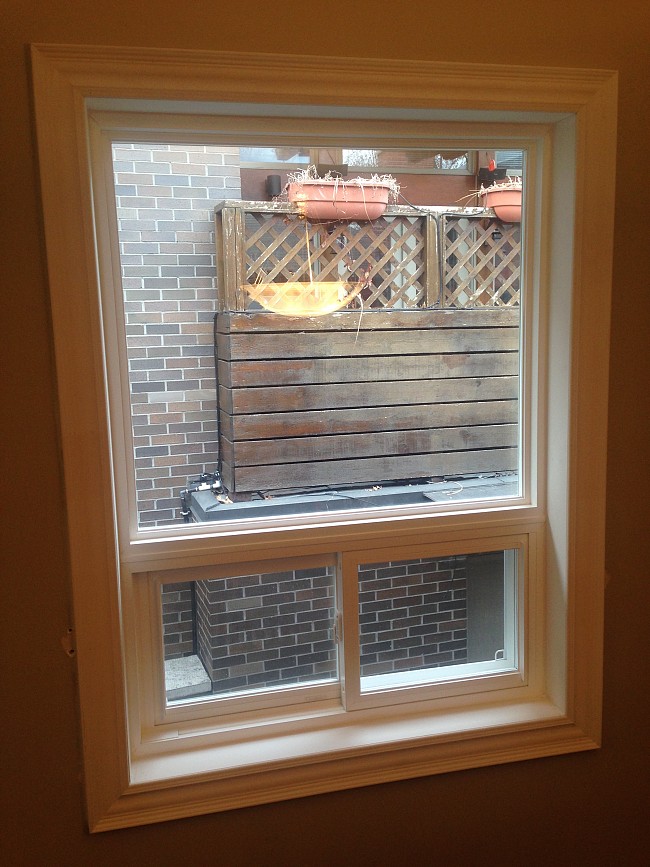 vinyl-windows-replacement-toronto-mini-courtyard