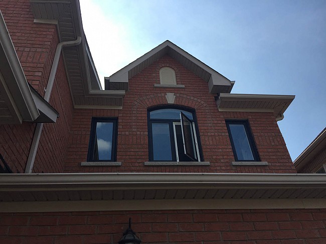vinyl-windows-replacement-toronto-classic-brick