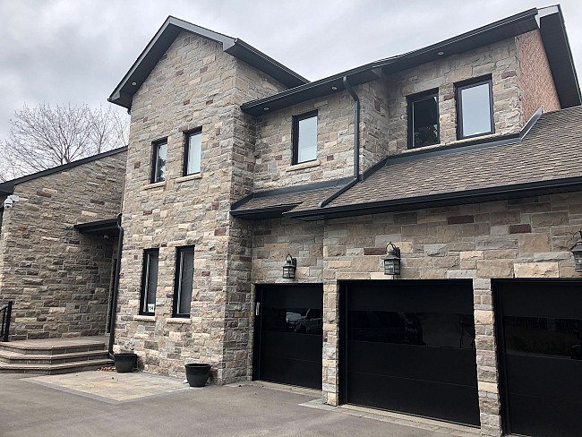 vinyl-windows-replacement-toronto-above-garage-estate