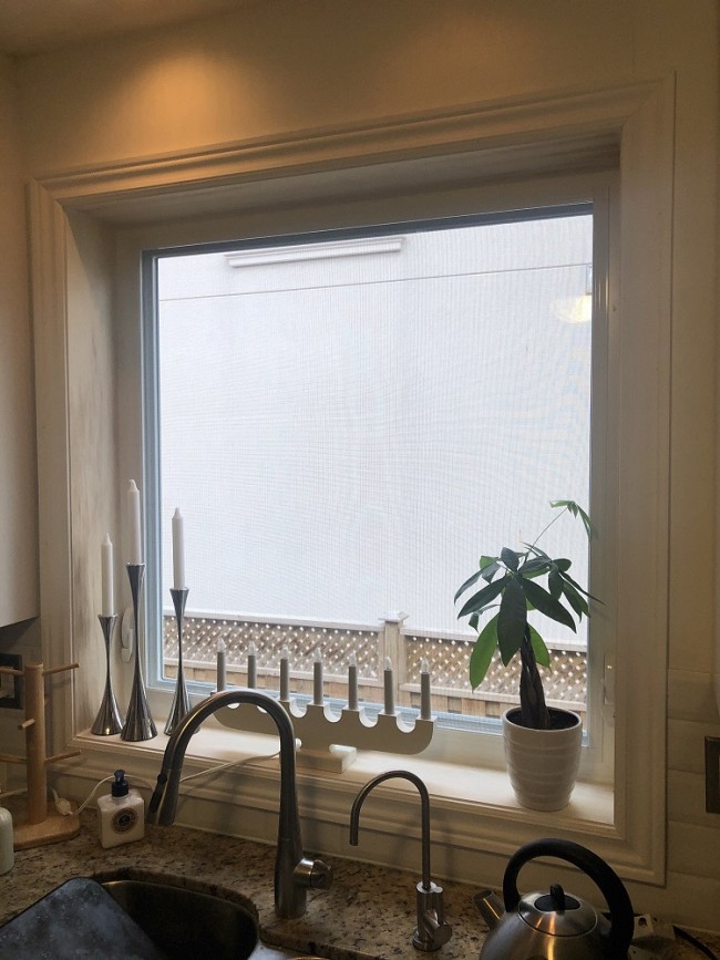 vinyl-windows-replacement-toronto-modern-Kitchen-awning