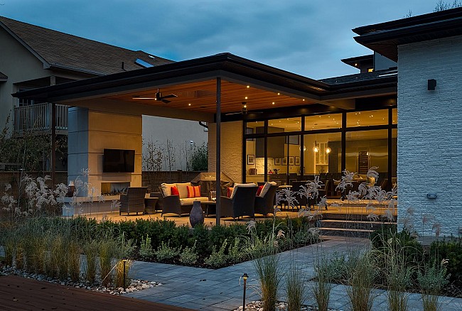 aluminum-windows-Toronto-courtyard