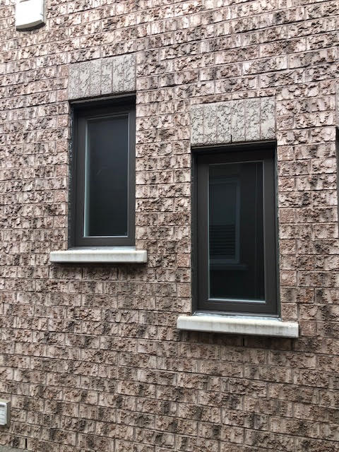 vinyl-windows-replacement-toronto-natural-coloured-brick