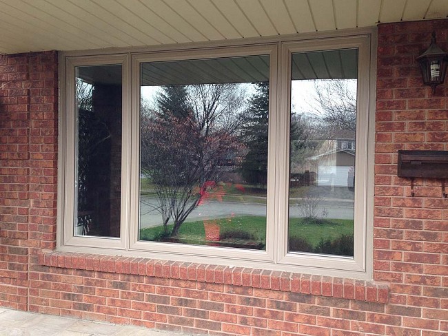 vinyl-windows-replacement-toronto-under-eave