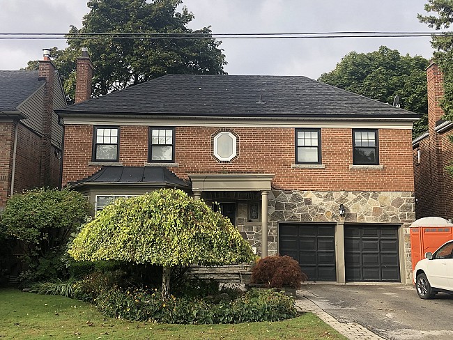 vinyl-windows-replacement-toronto-family-suburb-house