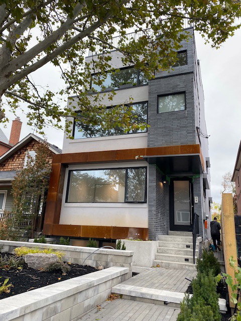 aluminum-windows-Toronto-3-storey-townhome